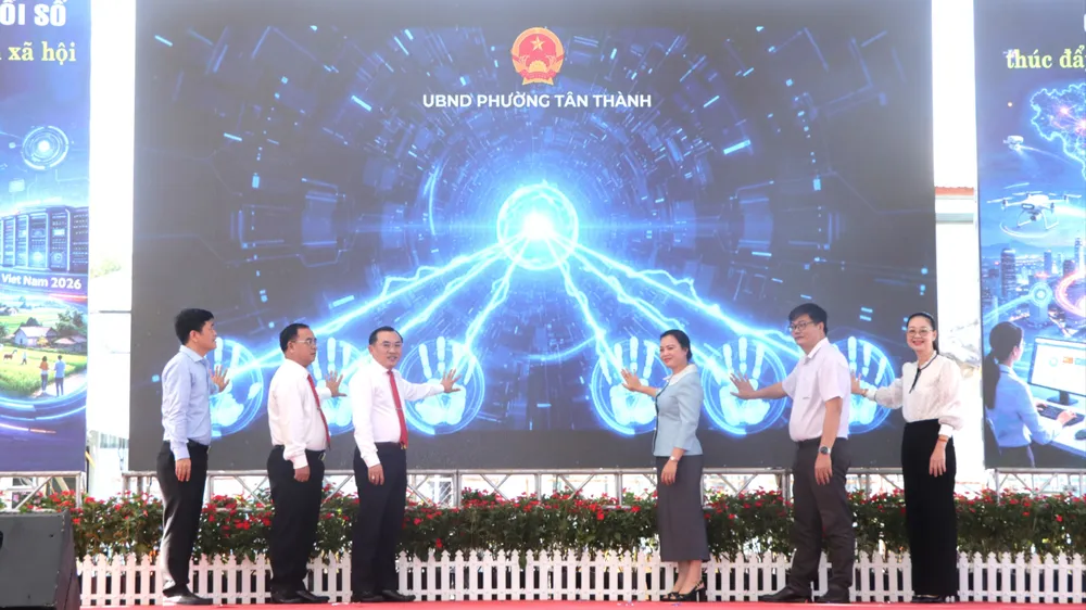Hơn 1.000 người tham gia ngày hội việc làm số tại phường Tân Thành
