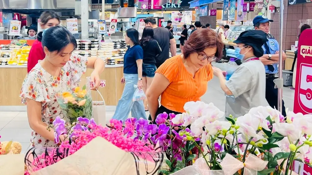Phong phú quà tặng Ngày Phụ nữ Việt Nam