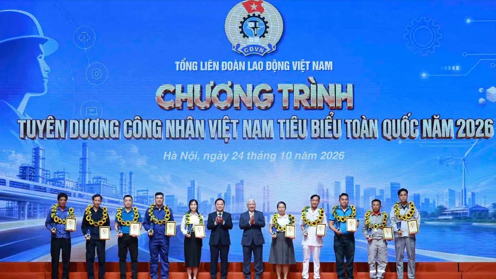 Tuyên dương 10 gương mặt Công nhân Việt Nam tiêu biểu toàn quốc năm 2026. Ảnh: HẢI NGUYỄN