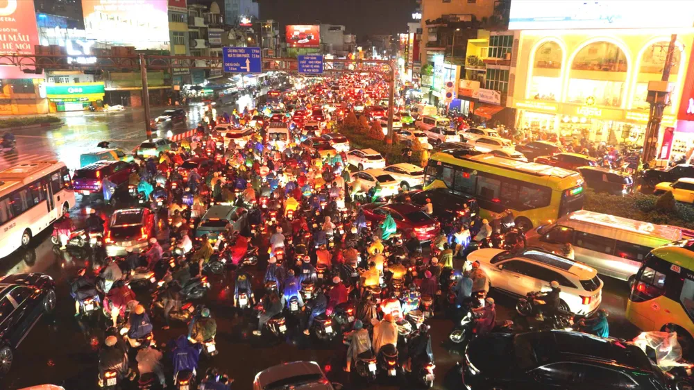 Nhiều hợp tác chiến lược được công bố với sự tham gia của SHTP, MobiFone, MOBY, Châu Giang, Ryvid, TADI Global, NACENTECH và CITARES, hướng đến phát triển hệ sinh thái công nghiệp thế hệ mới tại diễn đàn. Ảnh HÙNG 