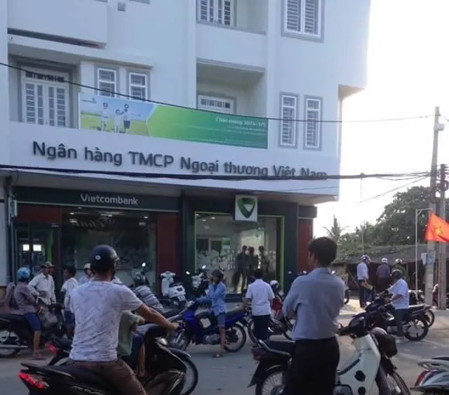 Ngân hàng Vietcombank chi nhánh thị xã Duyên Hải, nơi xảy ra vụ cướp. 