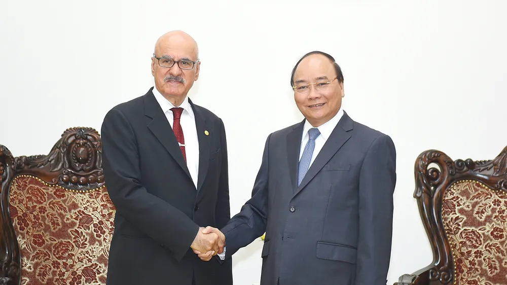 Thủ tướng Nguyễn Xuân Phúc tiếp Tổng giám đốc OFID, ông Suleiman Jasir Al-Herbish. Ảnh: VGP