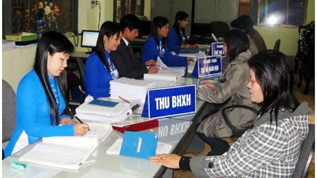 Đại diện doanh nghiệp đóng BHXH cho người lao động.