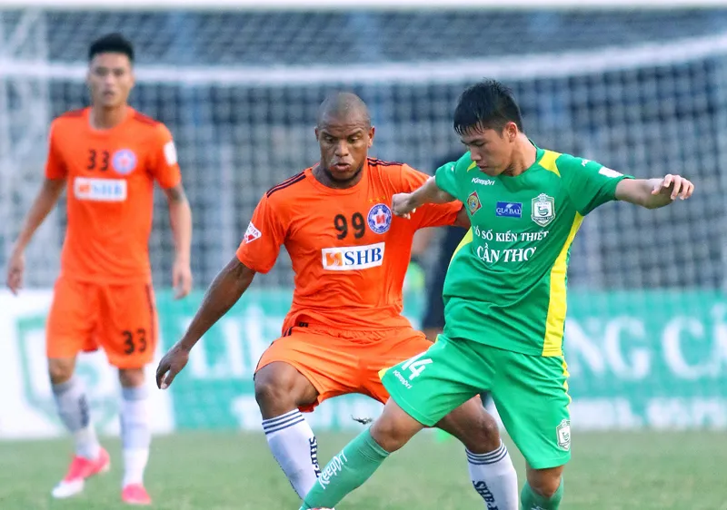 Đà Nẵng (trái) sẽ “dễ thắng” trước một Cần Thơ đang muốn đá cho xong để chuẩn bị mục tiêu trụ hạng V-League Ảnh: Dương Thu