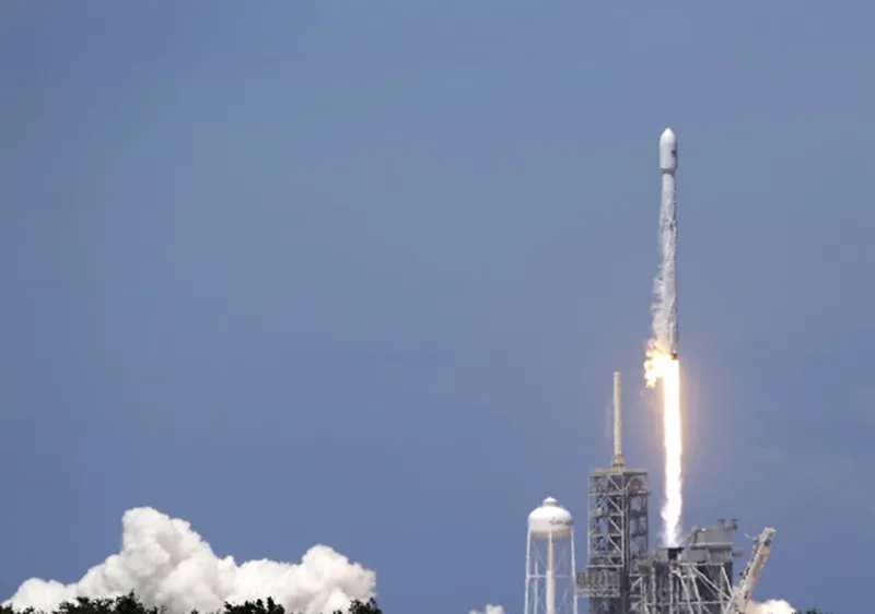 SpaceX đưa thành công 10 vệ tinh viễn thông lên quỹ đạo
