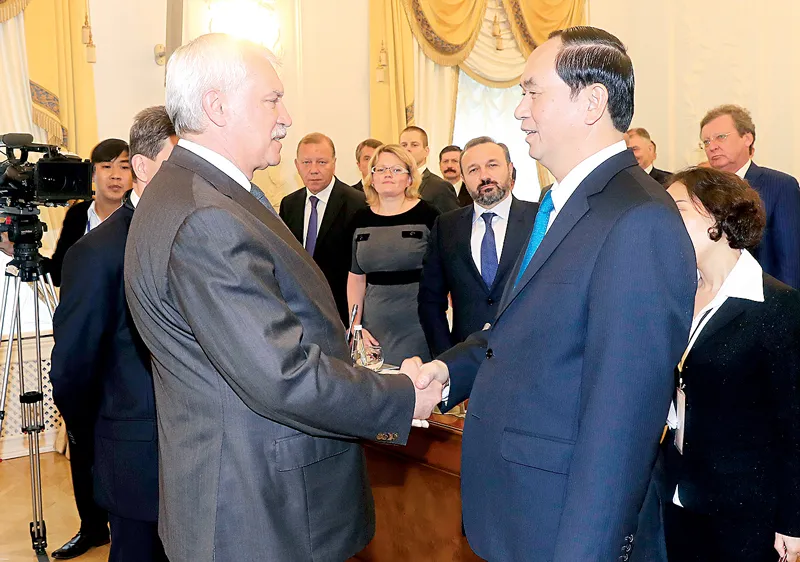 Chủ tịch nước Trần Đại Quang gặp Thống đốc thành phố Saint Peterburg Georgy Poltavchenko