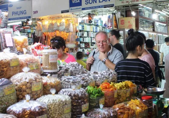Khó chống buôn lậu, hàng giả theo kiểu “thả gà ra đuổi”