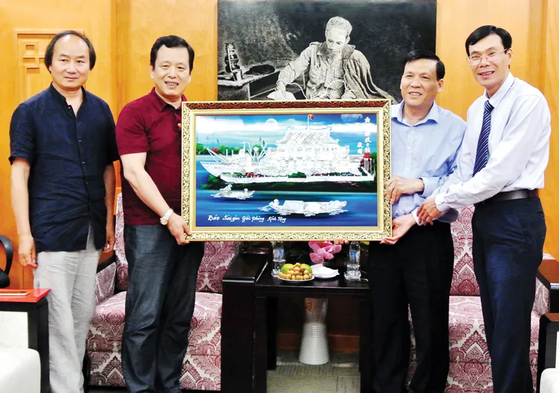 Đoàn Hội Nhà văn Trung Quốc thăm Báo SGGP
