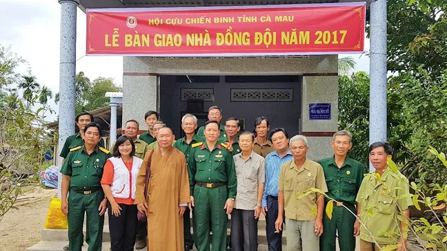 Hội Chữ thập đỏ TPHCM hỗ trợ bà con nghèo tại Cà Mau