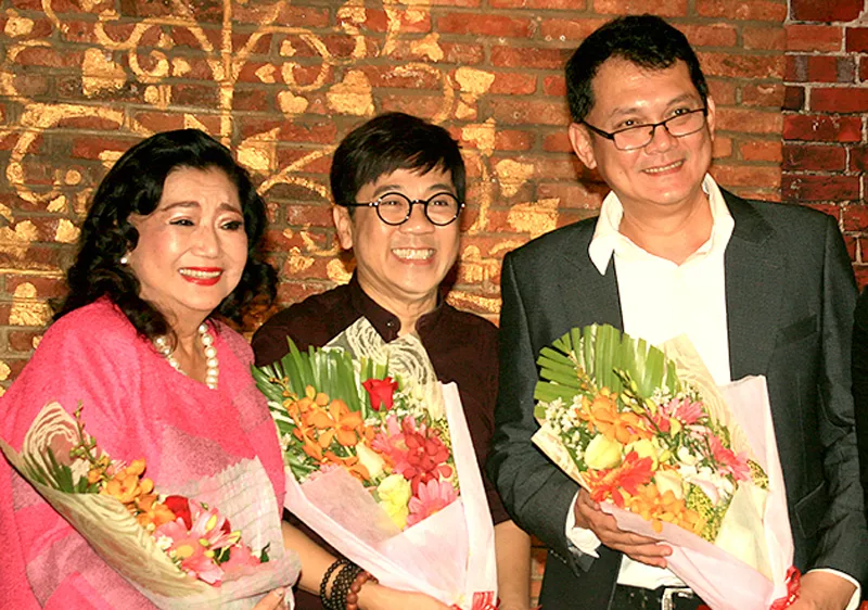 Nặng tình với nghệ sĩ nghèo