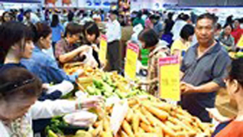 Thị trường Tết Mậu Tuất 2018: Các mặt hàng thiết yếu dồi dào, giá ổn định