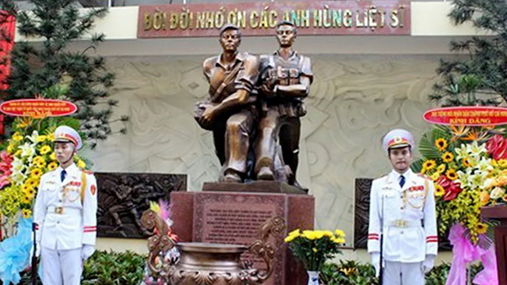 Khánh thành Đài Tưởng niệm Biệt động Thành đánh Đài Phát thanh Sài Gòn. Ảnh: TTXVN