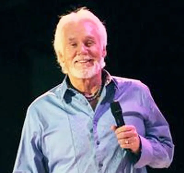 Kenny Rogers cắt ngắn chuyến lưu diễn cuối cùng 