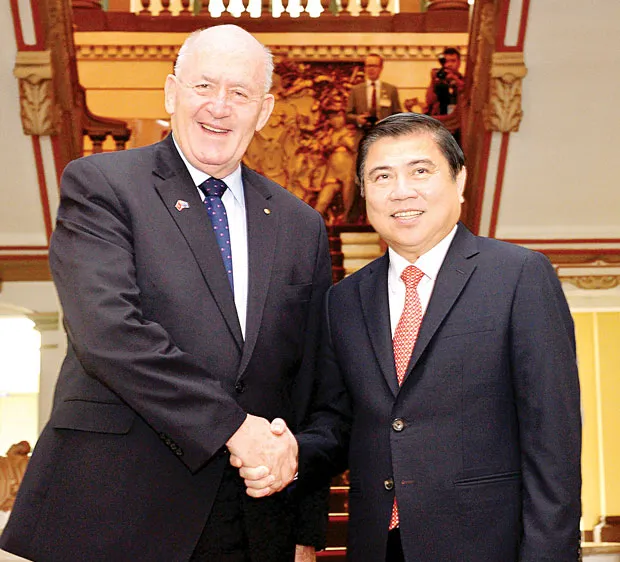 Chủ tịch UBND TPHCM Nguyễn Thành Phong tiếp Toàn quyền Australia Peter Cosgrove Ảnh: VIỆT DŨNG