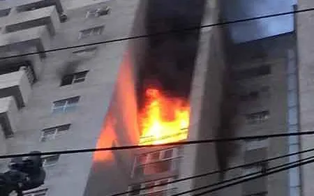 Dập tắt vụ cháy lớn tại chung cư, giải cứu 6 người 