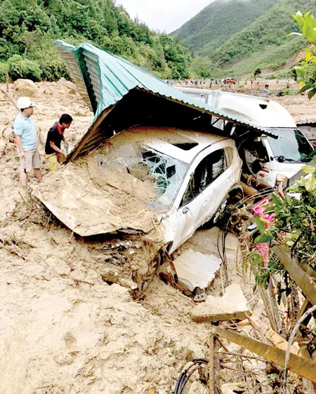 Thiệt hại tăng nhanh, khẩn trương di dân, không để đói rét
