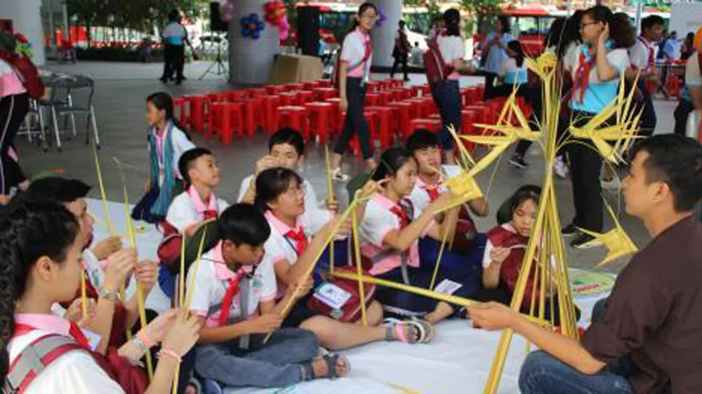 Thiếu nhi tham gia các hoạt động tại trại hè. Ảnh: TTXVN