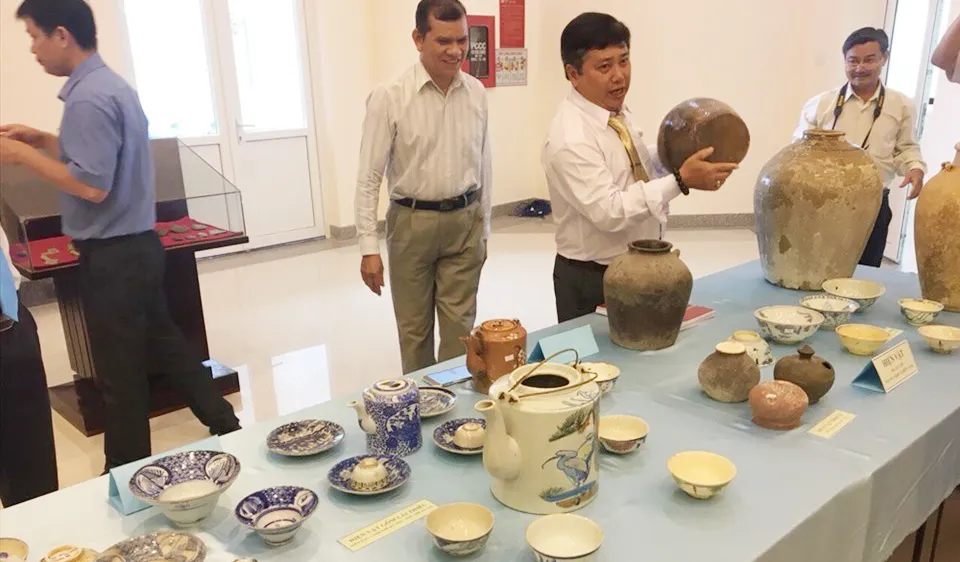 Tiếp nhận 367 cổ vật do nhà sưu tập hiến tặng