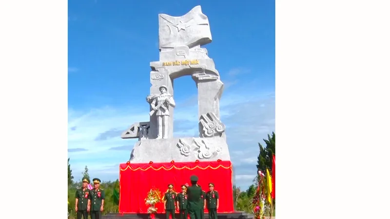 Khánh thành Tượng đài chiến sĩ CAND vũ trang bảo vệ giới tuyến