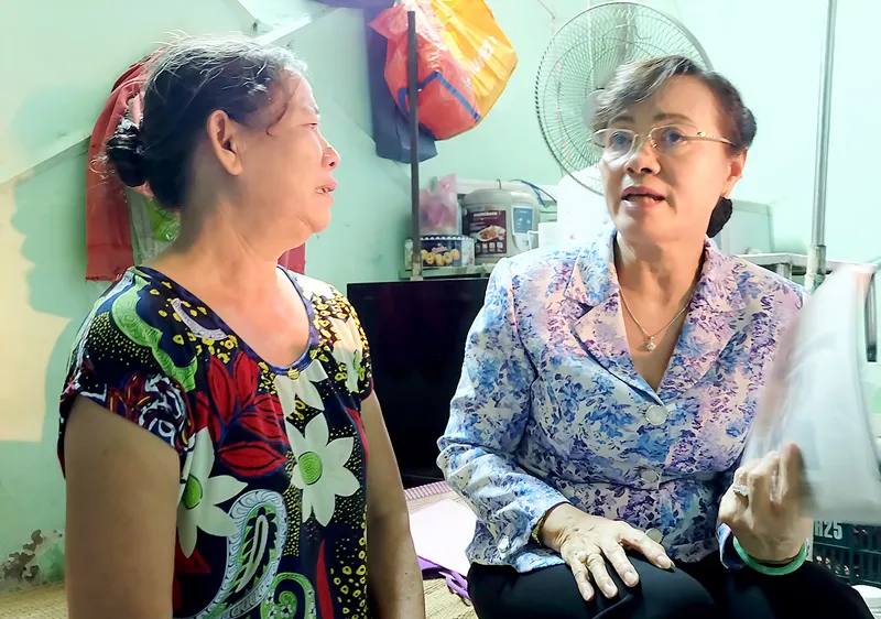Chủ tịch HĐND TPHCM Nguyễn Thị Quyết Tâm thăm hỏi người dân Thủ Thiêm