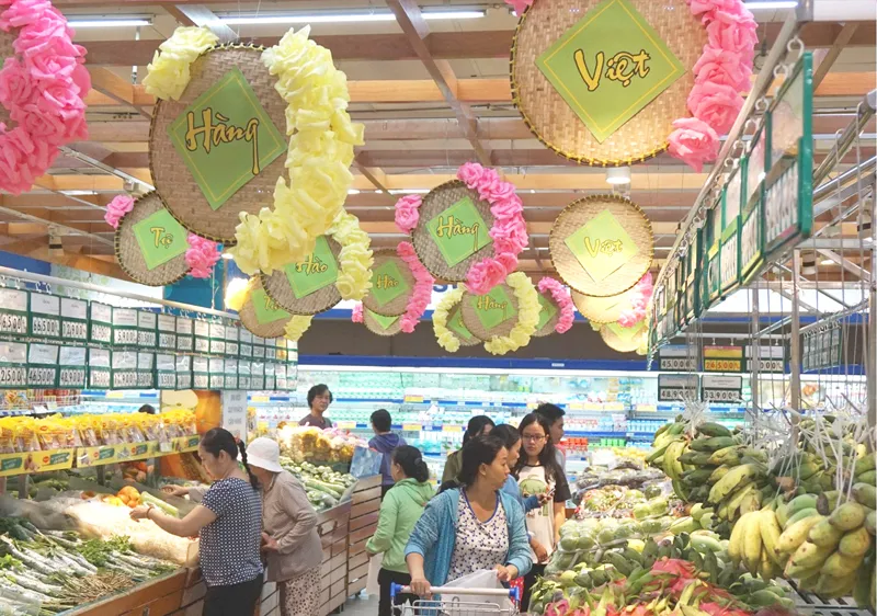 Hàng nông sản do các HTX sản xuất được bày bán tại các siêu thị phục vụ người dân TPHCM