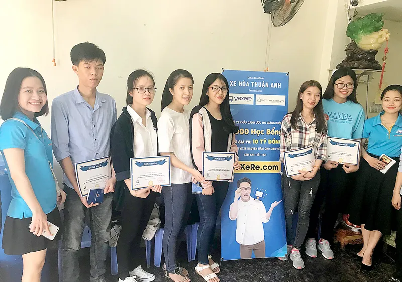 Gần 77.000 vé xe miễn phí tặng sinh viên
