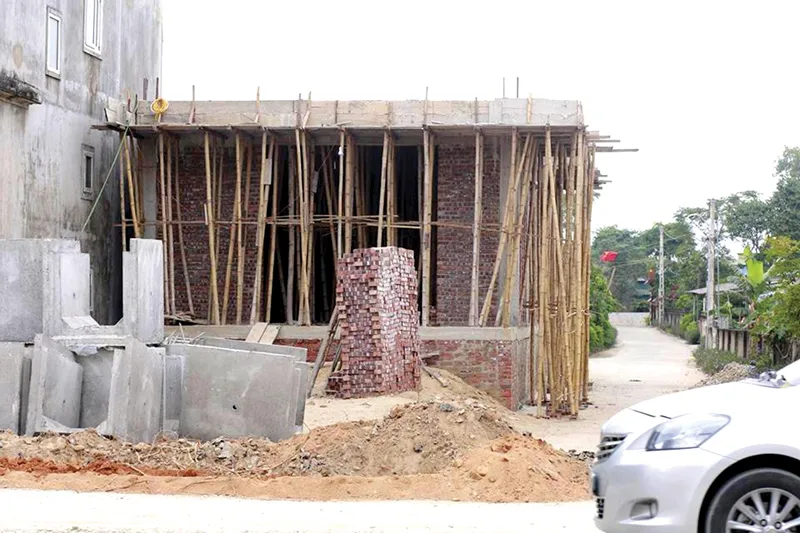 Bí thư Đảng ủy xã xây nhà vi phạm hành lang đường giao thông