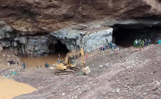 Tìm thấy 1 thi thể phu vàng ở núi Cột Cờ
