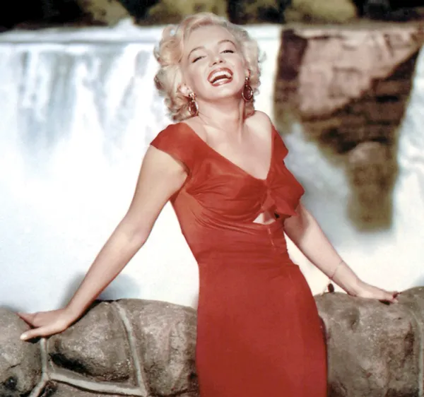 Quả cầu vàng của Marilyn Monroe lập kỷ lục đấu giá 