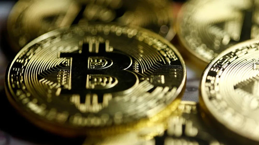 Đồng tiền điện tử bitcoin. Ảnh: REUTERS