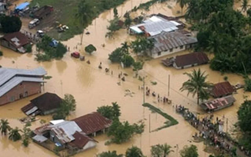 Lũ lụt hoành hành Indonesia, ít nhất 59 người chết