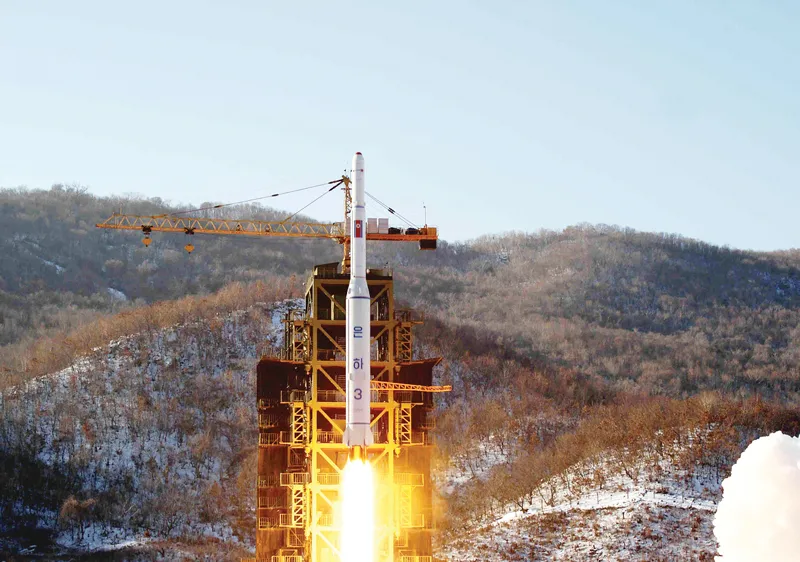 Tên lửa Unha-3 của Triều Tiên rời bệ phóng ở bãi thử tên lửa Dongchang-ri vào năm 2012