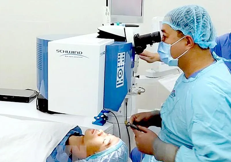 Gel dính chữa lành tổn thương giác mạc