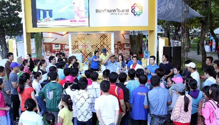 Nhộn nhịp khách săn tour khuyến mãi