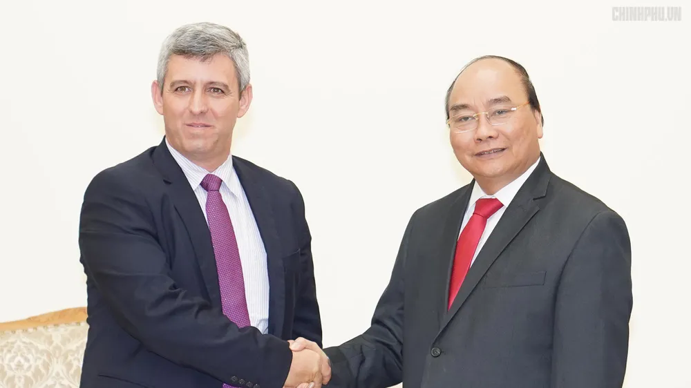 Thủ tướng Nguyễn Xuân Phúc tiếp Bộ trưởng Bộ Truyền thông Cuba Jorge Luis Perdomo Di-Lella. Ảnh: VGP