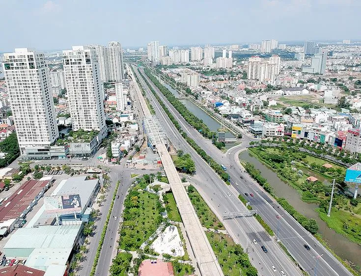 Tuyến Metro Bến Thành - Suối Tiên bên xa lộ Hà Nội Ảnh: CAO THĂNG