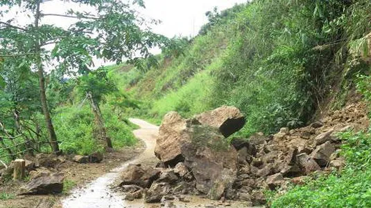 Chủ động đảm bảo an toàn giao thông mùa mưa lũ