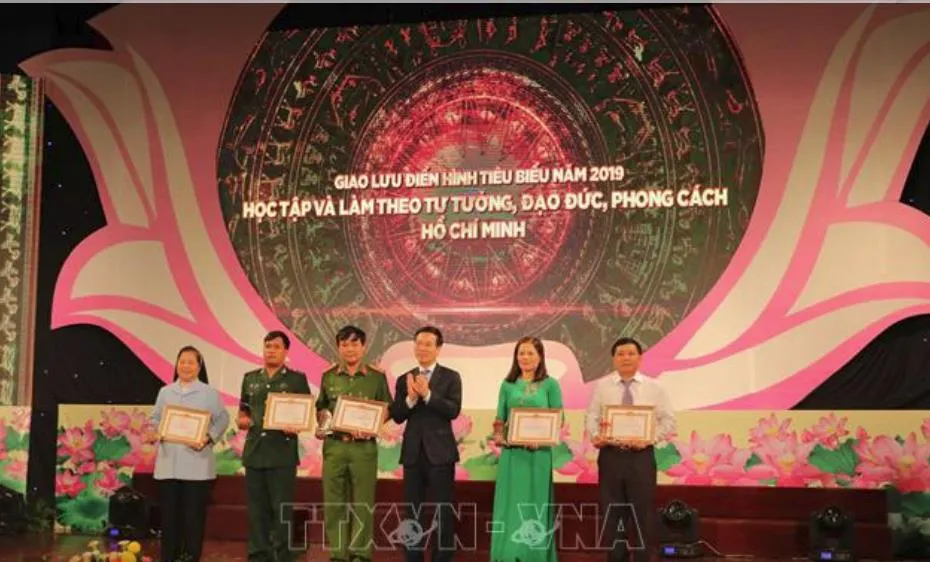 Giao lưu điển hình học tập làm theo Bác