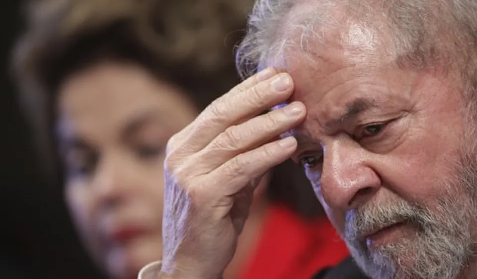 Cựu Tổng thống Brazil Lula da Silva bị kết tội tham gia vào đường dây tham nhũng trong vụ bê bối ở Tập đoàn dầu khí quốc gia Petrobras. Ảnh: AP
