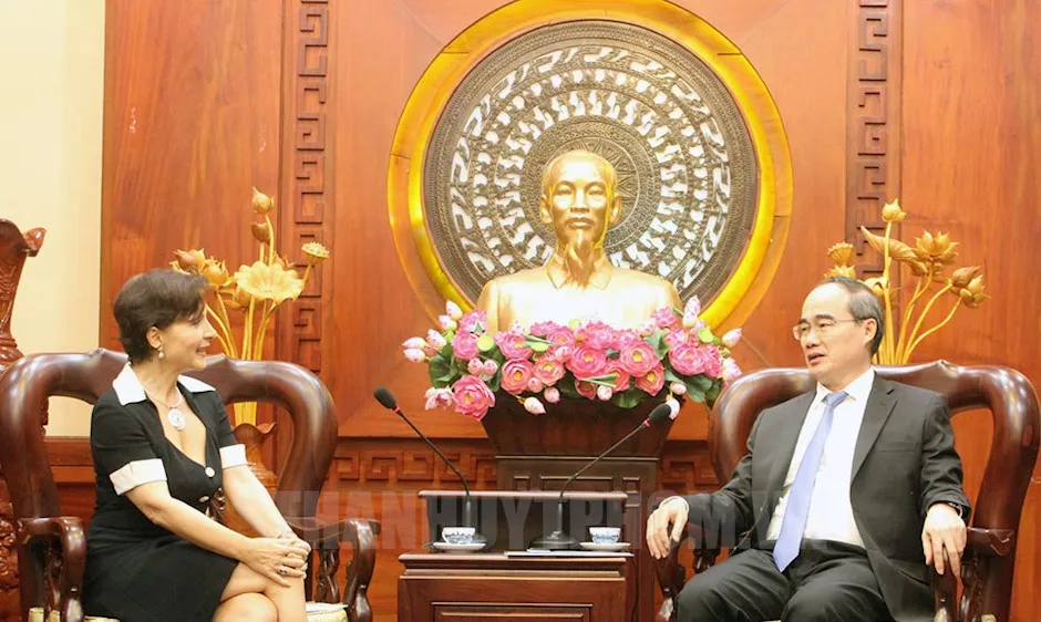 Bí thư Thành ủy TPHCM Nguyễn Thiện Nhân tiếp Đại sứ Italia tại Việt Nam Cecilia Piccioni