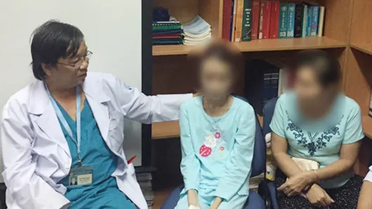 Sau phẫu thuật, bệnh nhi đã tăng được 0,5kg và ăn uống lại bình thường. Ảnh: TPO
