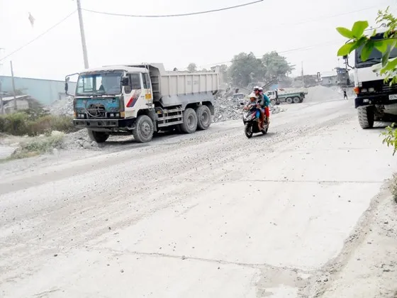 Đồng Nai: Người dân lập rào, ngăn xe chở đá