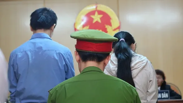 Nguyên thư ký TAND TPHCM lãnh án