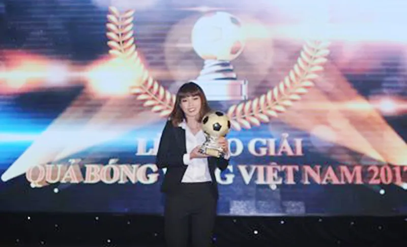 Infographic Thành Trung và Kiều Trinh đoạt Quả bóng vàng Việt Nam 2017