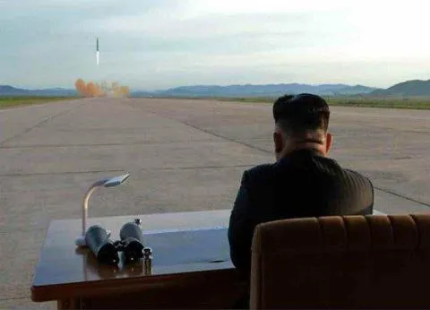 Nhà lãnh đạo Triều Tiên Kim Jong-un trực tiếp quan sát vụ phóng tên lửa đạn đạo 
