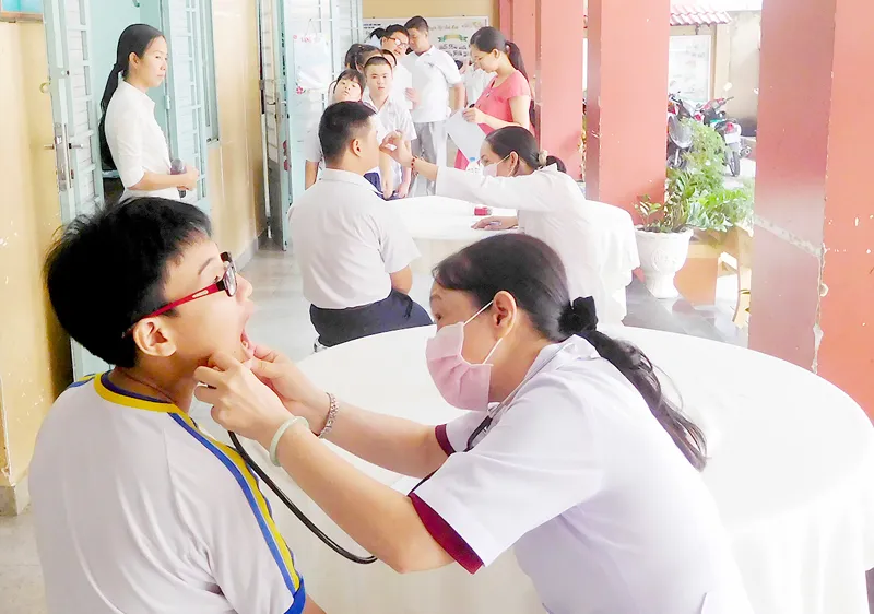 Trường học cần thực hiện tốt công tác chăm sóc y tế cho học sinh
