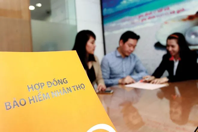 Ép người khác mua bảo hiểm nhân thọ bị phạt đến 100 triệu đồng