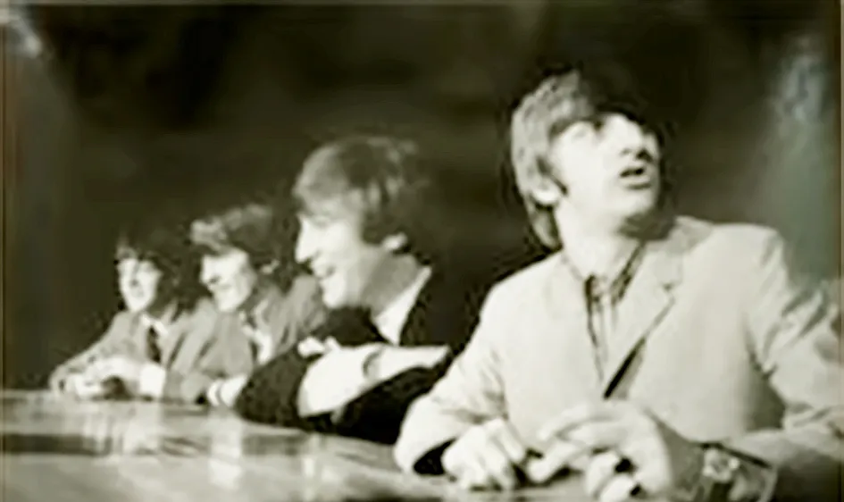 Bộ ảnh hiếm của Beatles tại Mỹ trị giá 353.000 USD