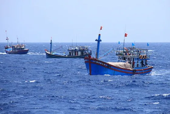 Phản đối hành động cấm đánh bắt cá ở biển Đông