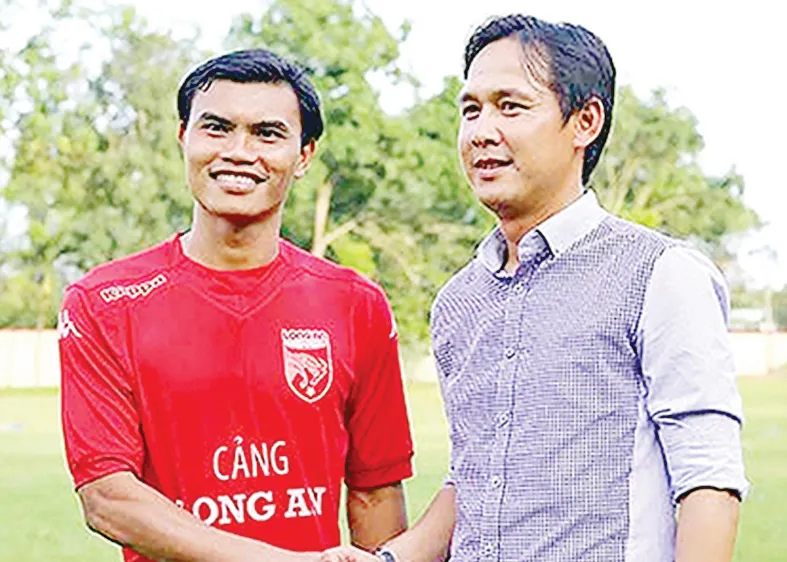 Tài Em (trái) và Minh Phương chưa thể khởi sắc trên ghế HLV. Ảnh: DŨNG PHƯƠNG
